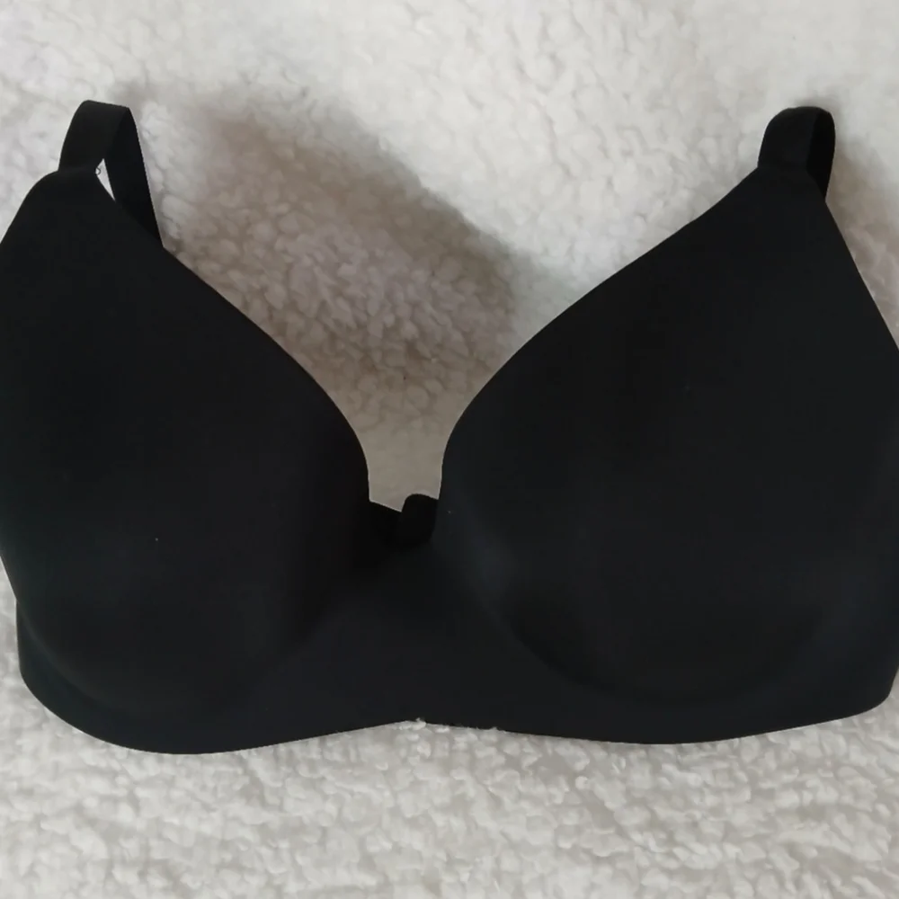 Seamless Black and Tan Women's Bra Set - Picture 4 of 8